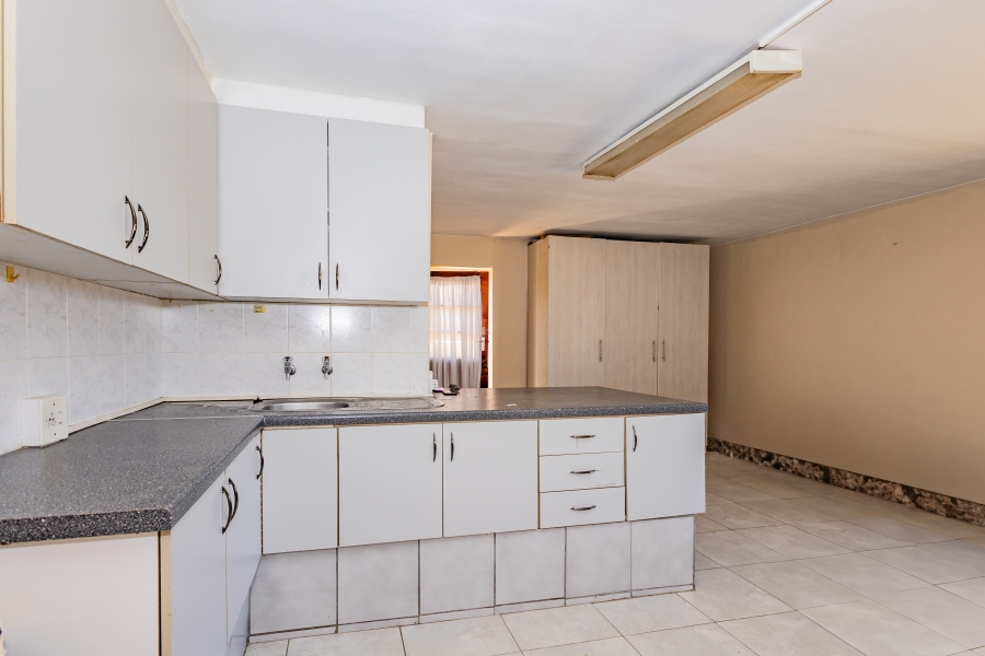 To Let 3 Bedroom Property for Rent in Loevenstein Western Cape